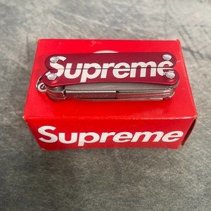 Supreme Leatherman Squirt PS4 Multitool Red